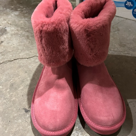 Brand new MK faux fur size 6 boots - Picture 2 of 3